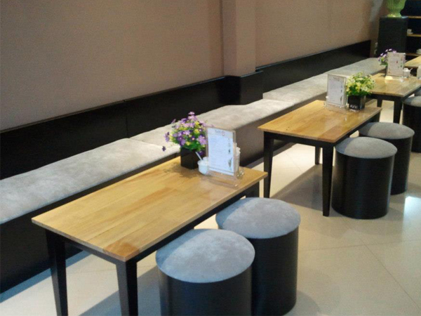 Các bộ bàn ghế cafe sắt đẹp sẽ mang lại một phong cách hiện đại và sang trọng cho không gian quán cafe của bạn. Với chất liệu sắt cao cấp và màu sắc tự nhiên, các sản phẩm giúp tạo nên một môi trường nhập vai và thú vị cho khách hàng của bạn. Hãy tìm hiểu ngay những thông tin liên quan đến từ khóa “bàn ghế cafe sắt đẹp” để nâng cấp quán của bạn.